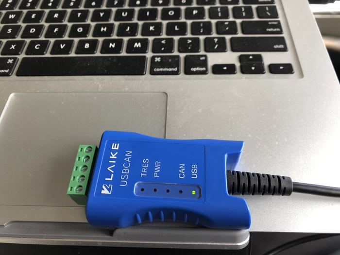 驱动正常安装，指示灯绿色常亮